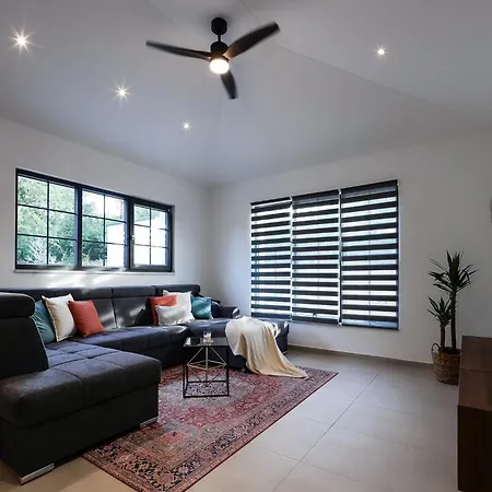Aury Villa